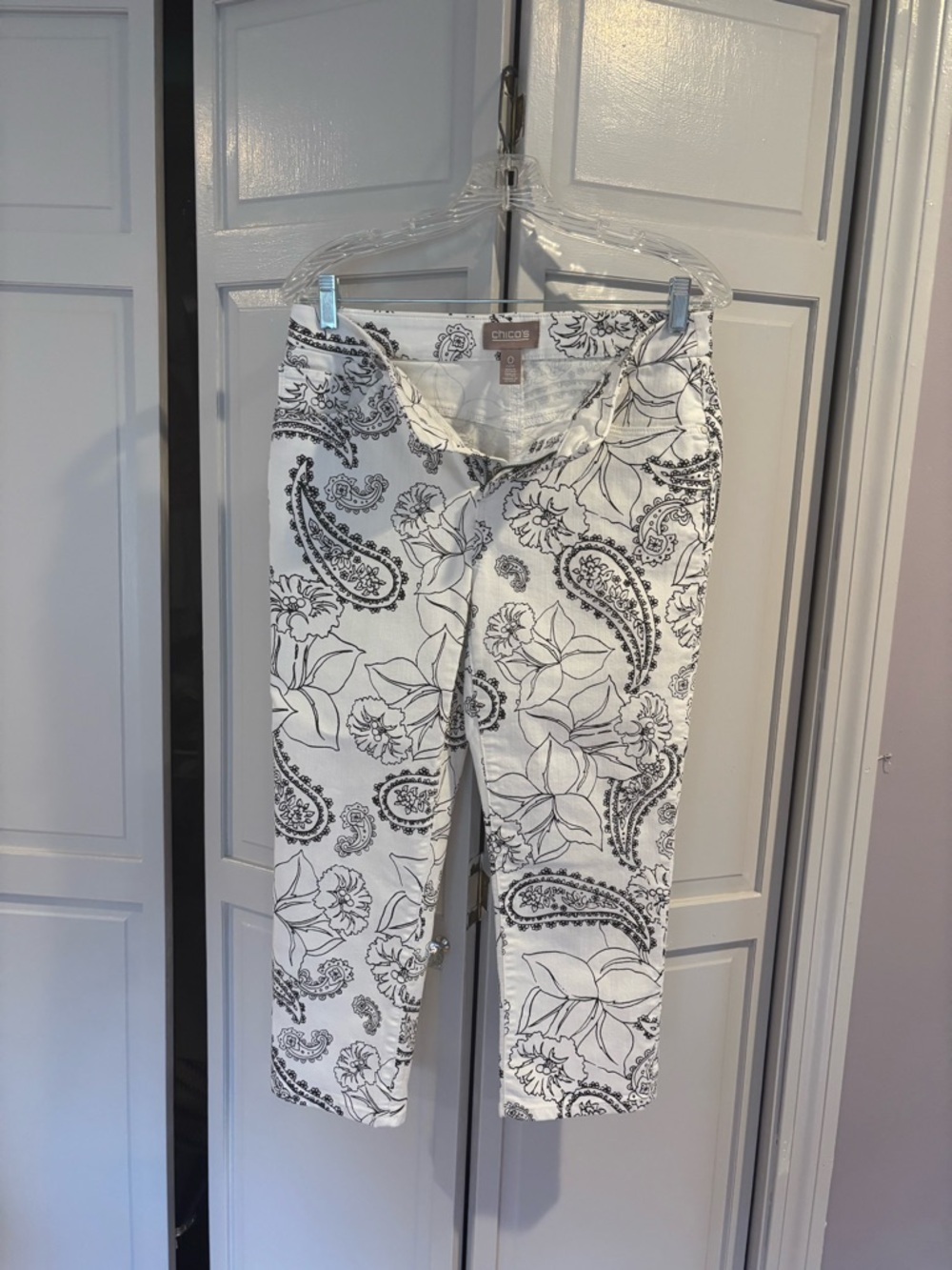 Chico's Black & White Paisley/Floral Capris